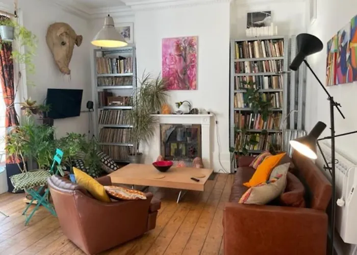 Artistic Spacious Flat In Central Brixton