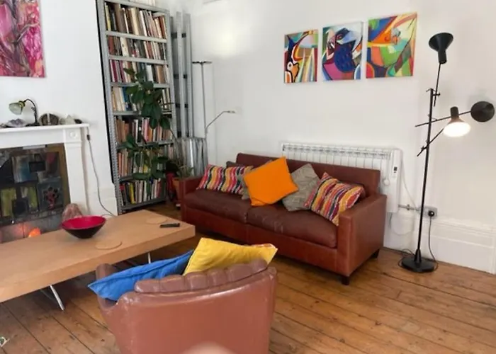 Artistic Spacious Flat In Central Brixton